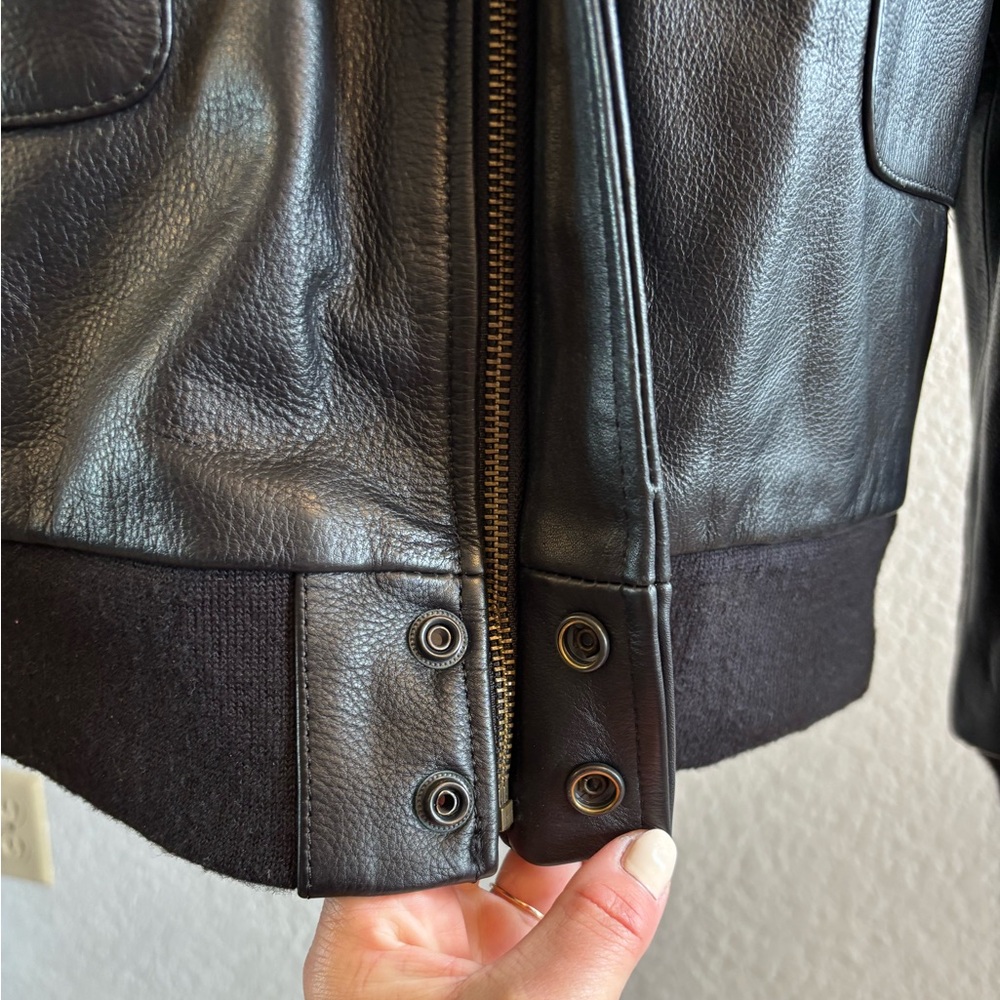 Leather flight jacket - Picture 8 of 13